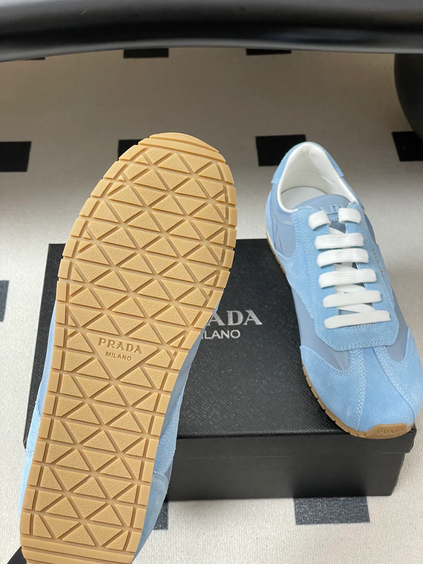 Кроссовки Женские Prada 12810919