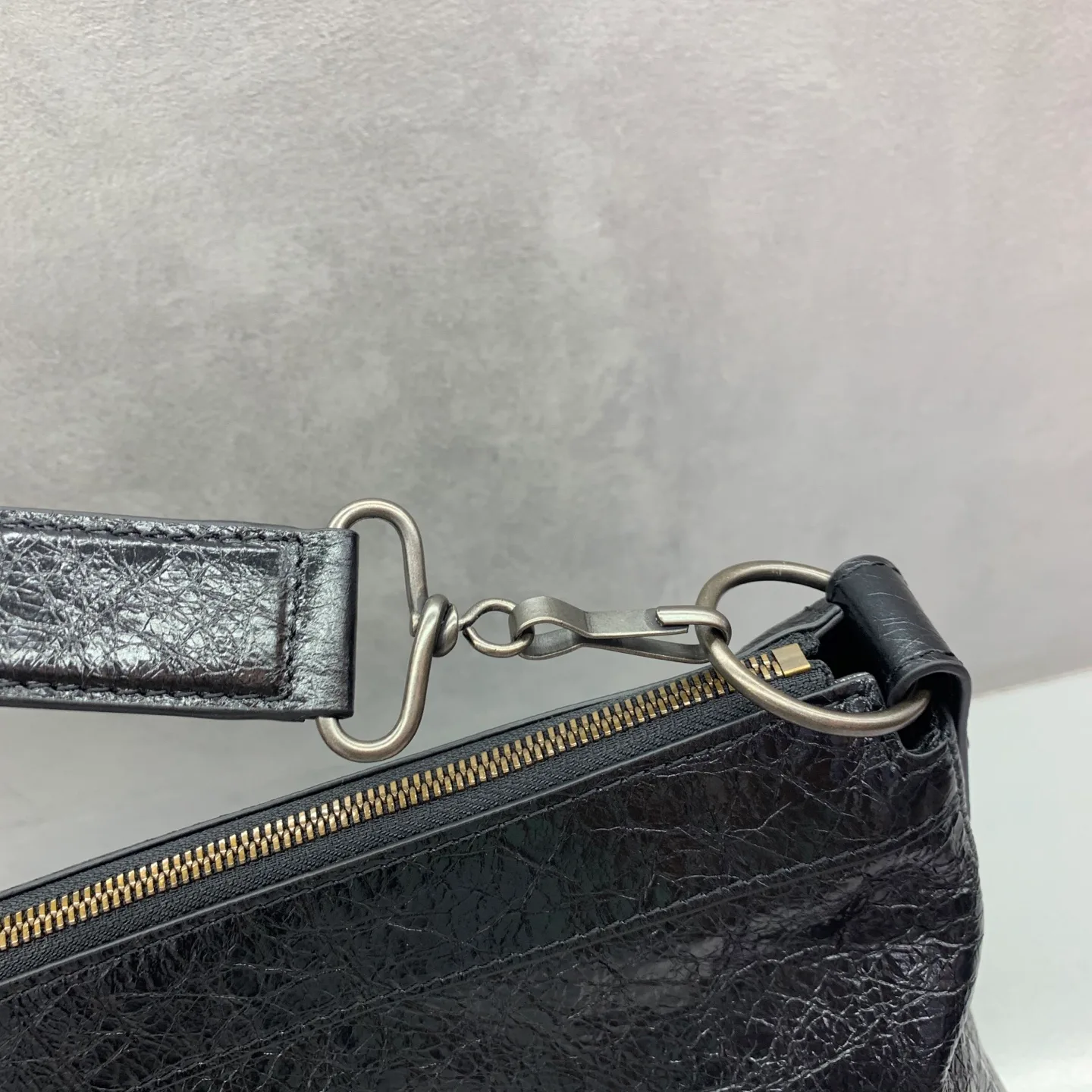 Сумки На Ремне Женские Balenciaga 17419148