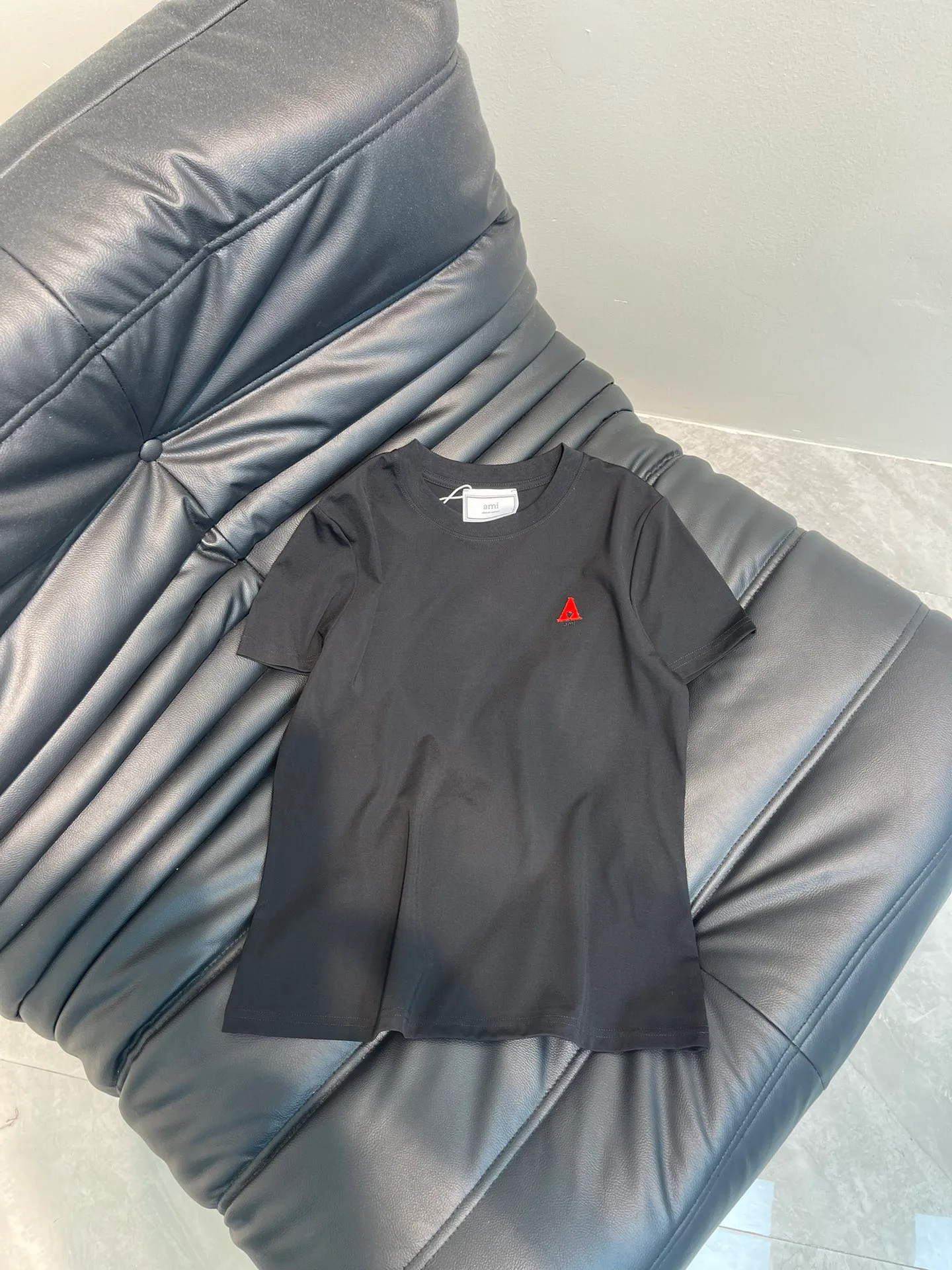 Футболки Женские Ami Paris 3665