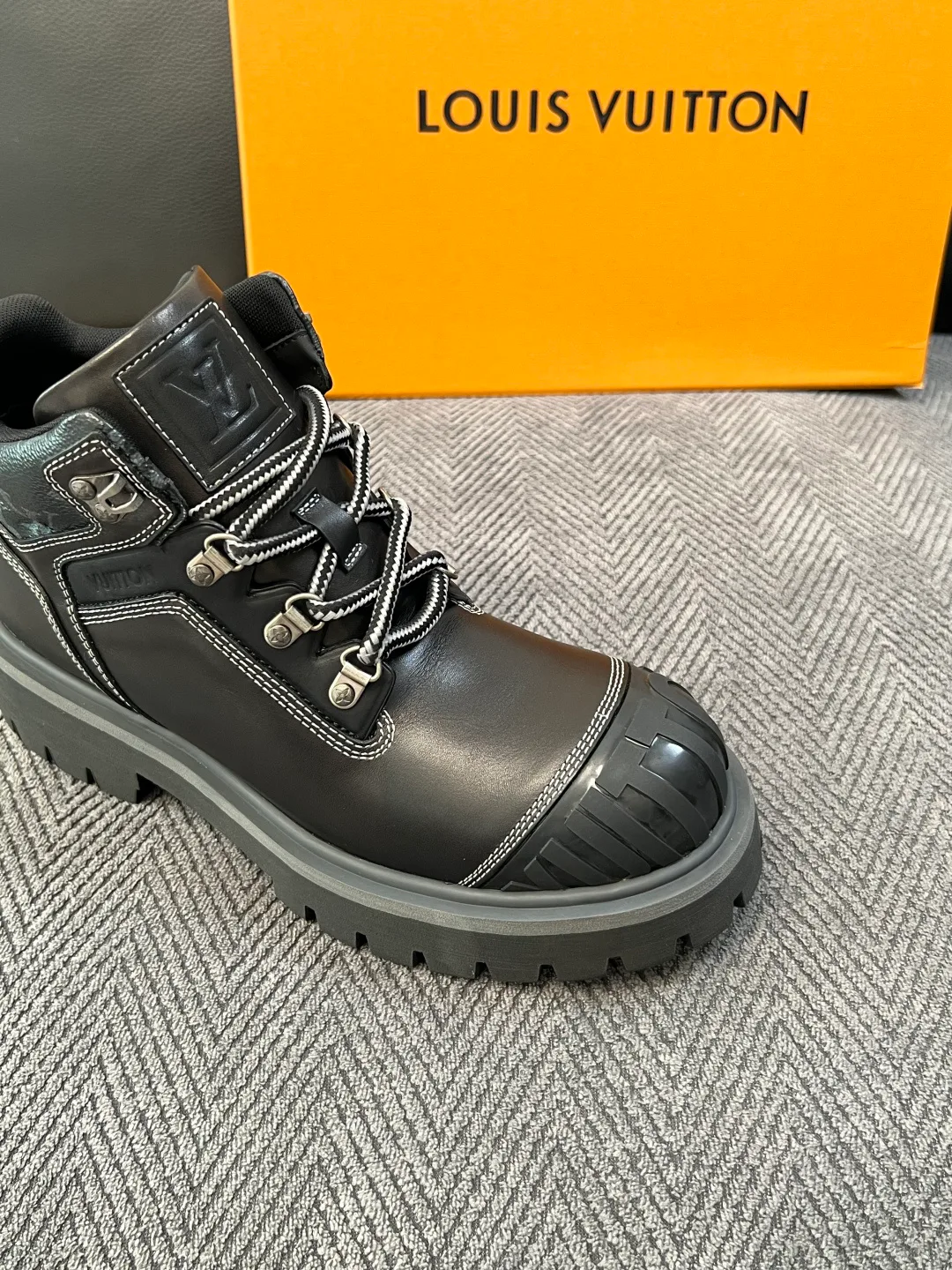 Ботинки Мужские Louis Vuitton 18417475
