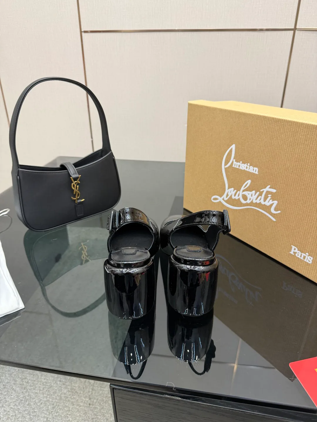 Туфли Женские Christian Louboutin 555389