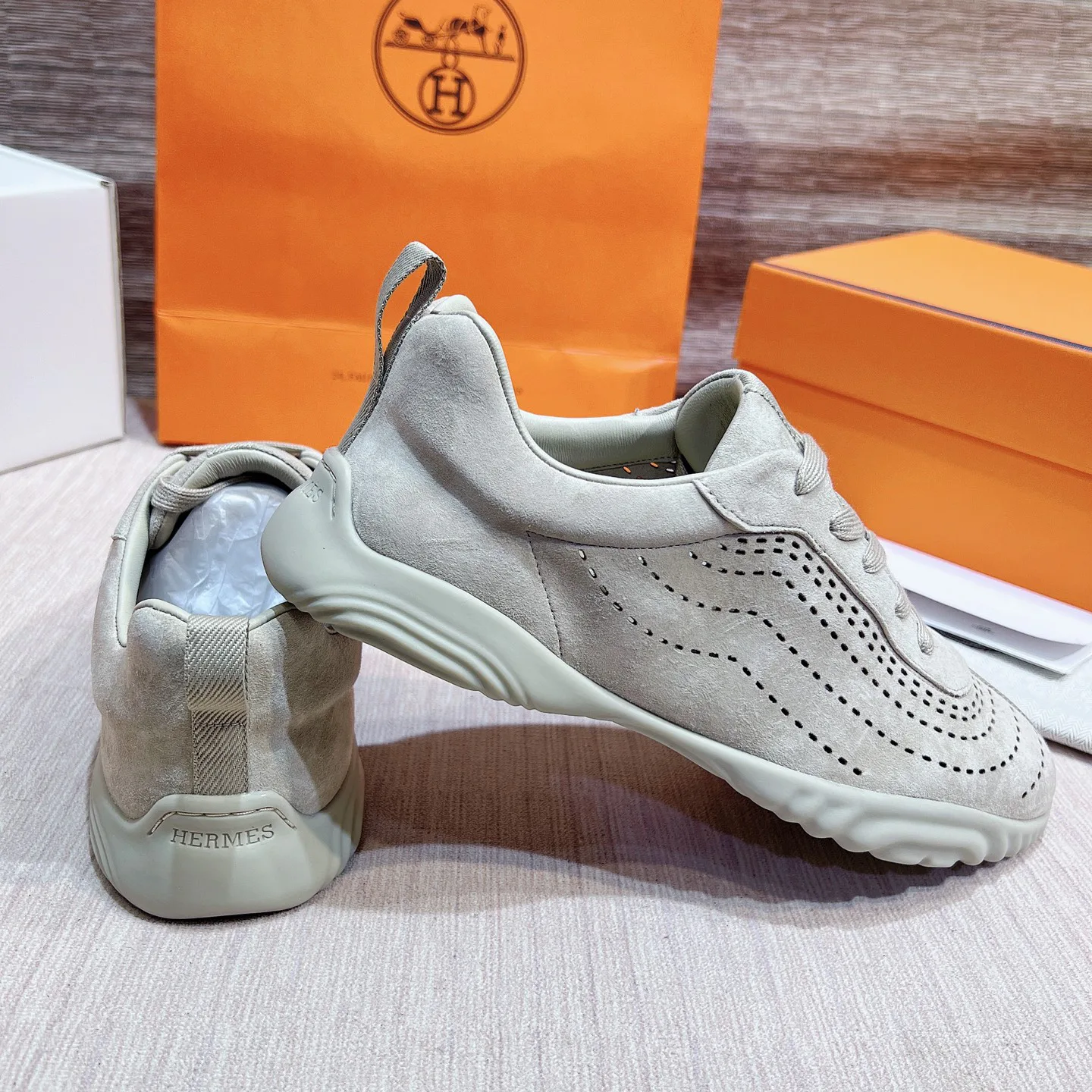 Кроссовки Женские Hermes 17749561