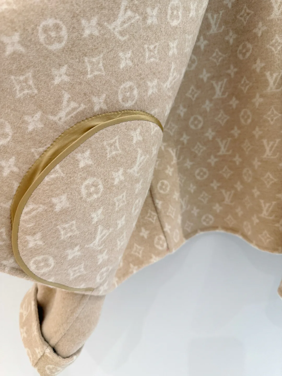 Пальто Женские Louis Vuitton 18585636
