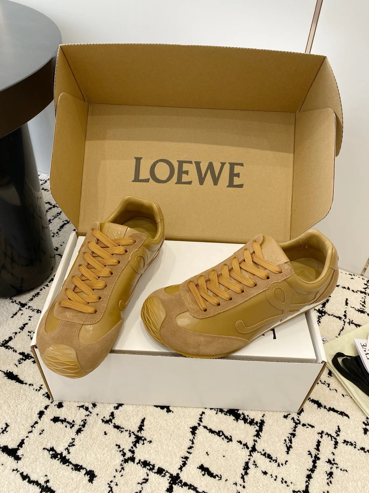 Кроссовки Женские Loewe 18268852