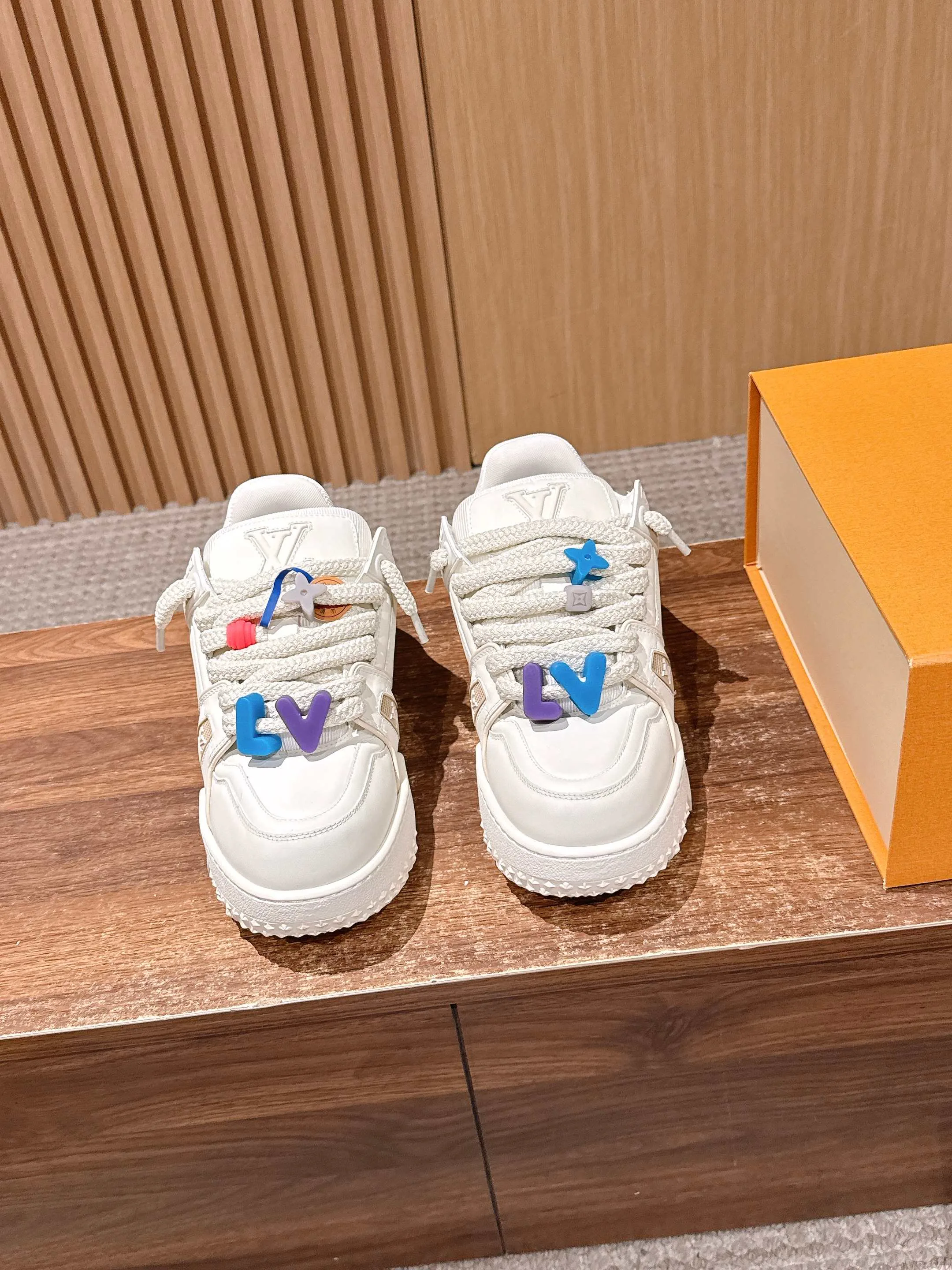 Кроссовки Женские Louis Vuitton 4269597