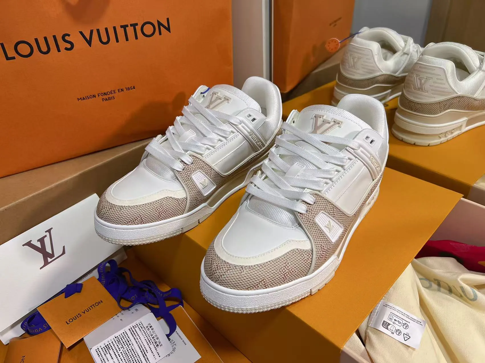 Кроссовки Женские Louis Vuitton 11696563