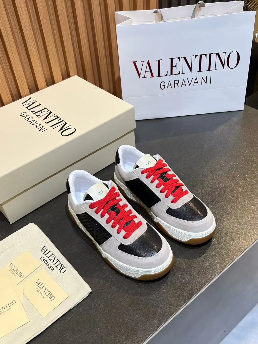 Кроссовки Женские Valentino 550829