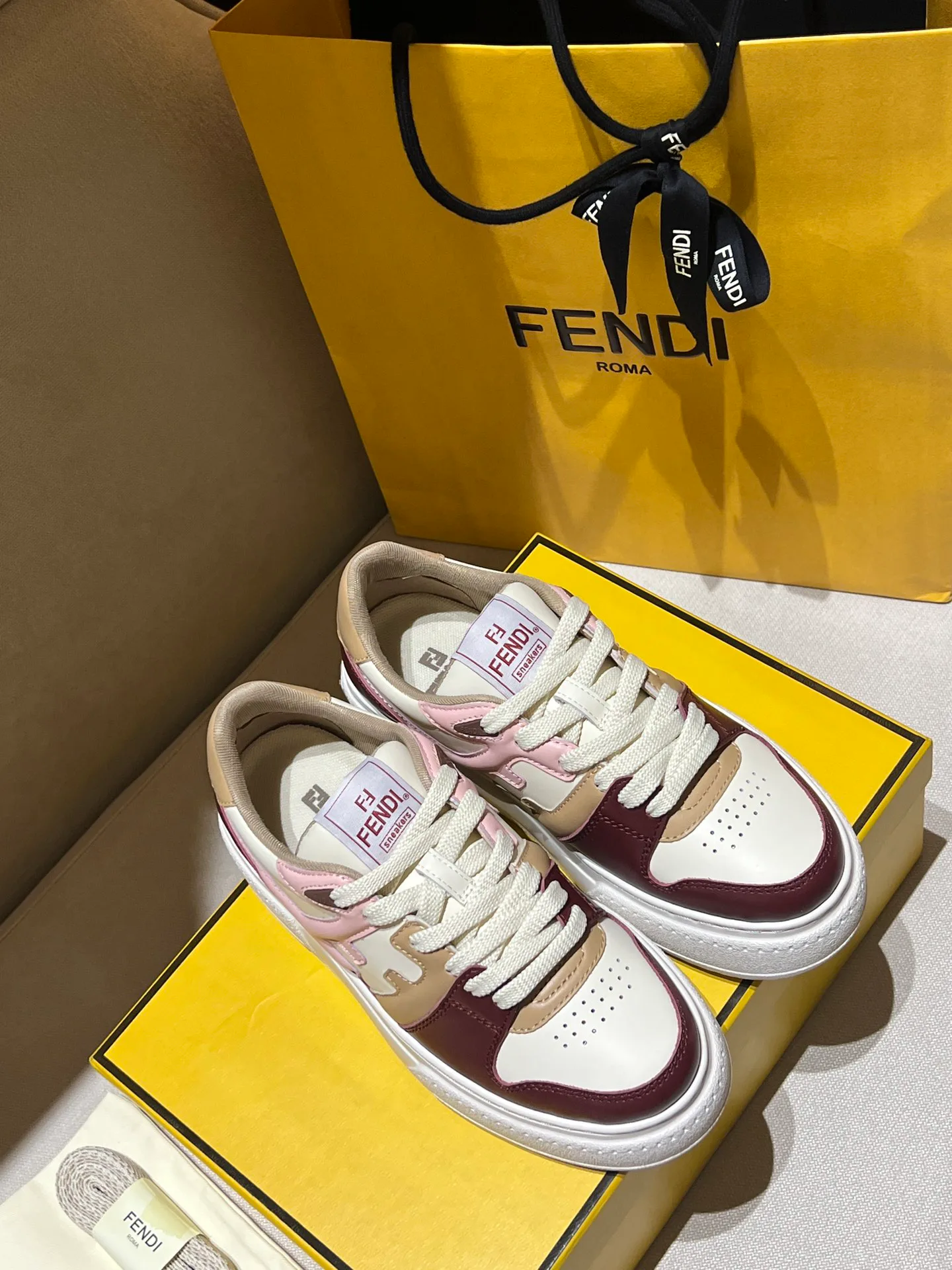 Кроссовки Женские Fendi 11275796