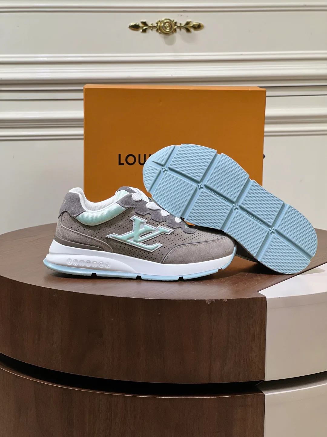 Кроссовки Мужские Louis Vuitton 17460372