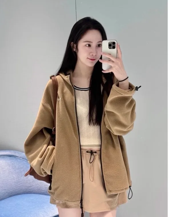 Куртки И Пуховики Женские Miu Miu 18033885