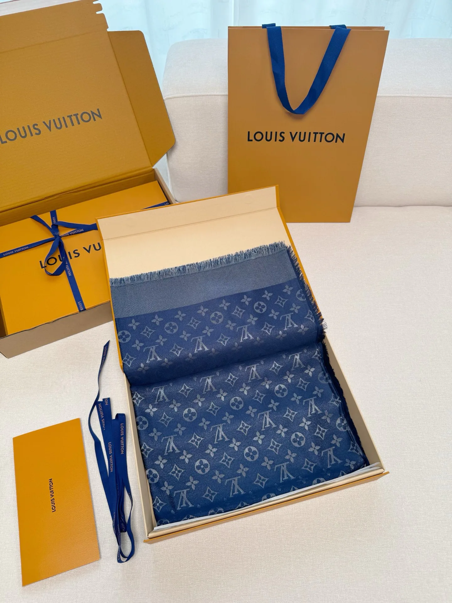Шарфы Louis Vuitton 437764