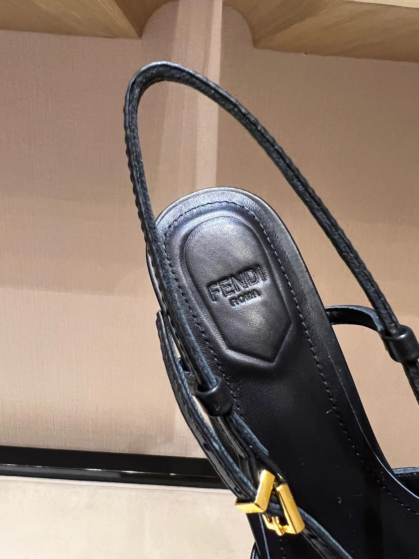 Сандалии Женские Fendi 9227113