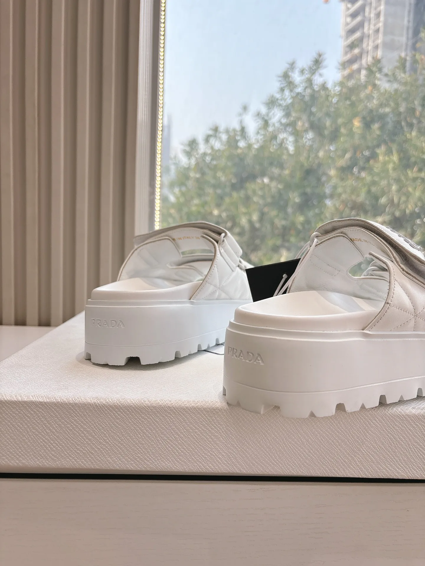 Шлепанцы Женские Prada 9781