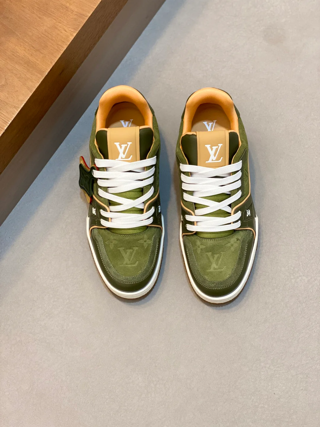 Кроссовки Мужские Louis Vuitton 18707610