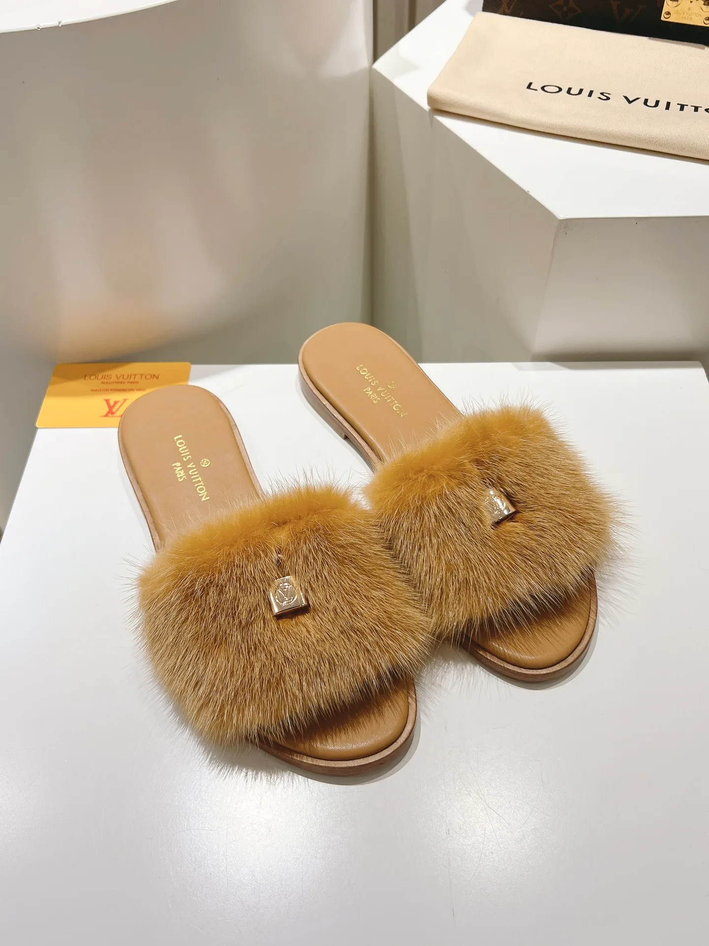 Шлепанцы Женские Louis Vuitton 11190732