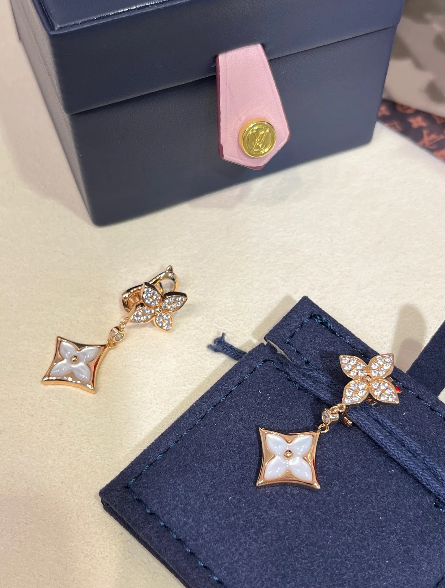 Бижутерия Louis Vuitton 17819356