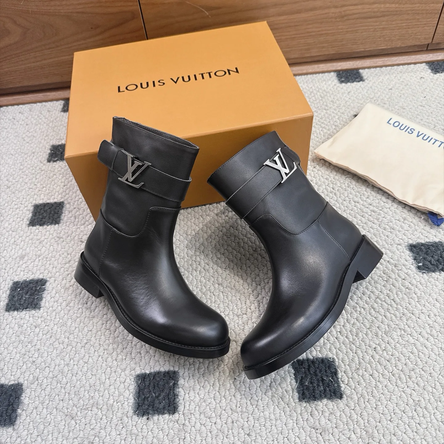 Ботинки Женские Louis Vuitton 18025531