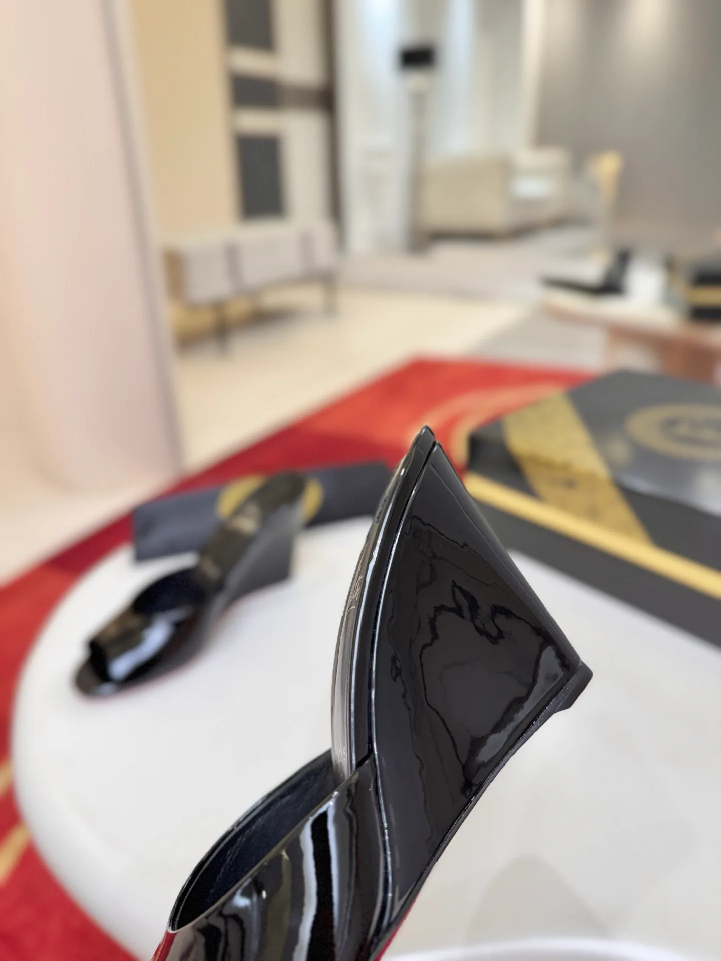 Босоножки Женские Christian Louboutin 18500932