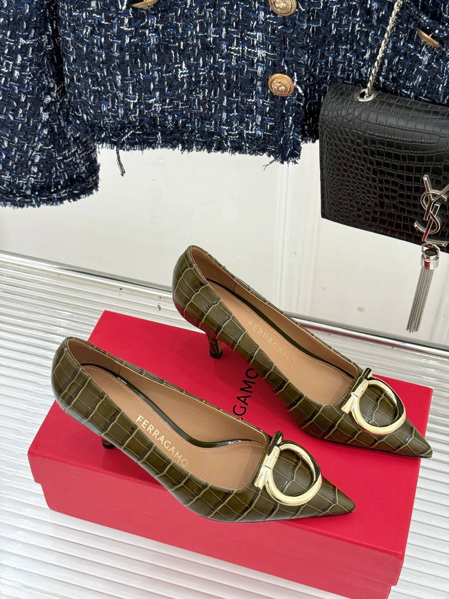 Туфли Женские Salvatore Ferragamo 18104108