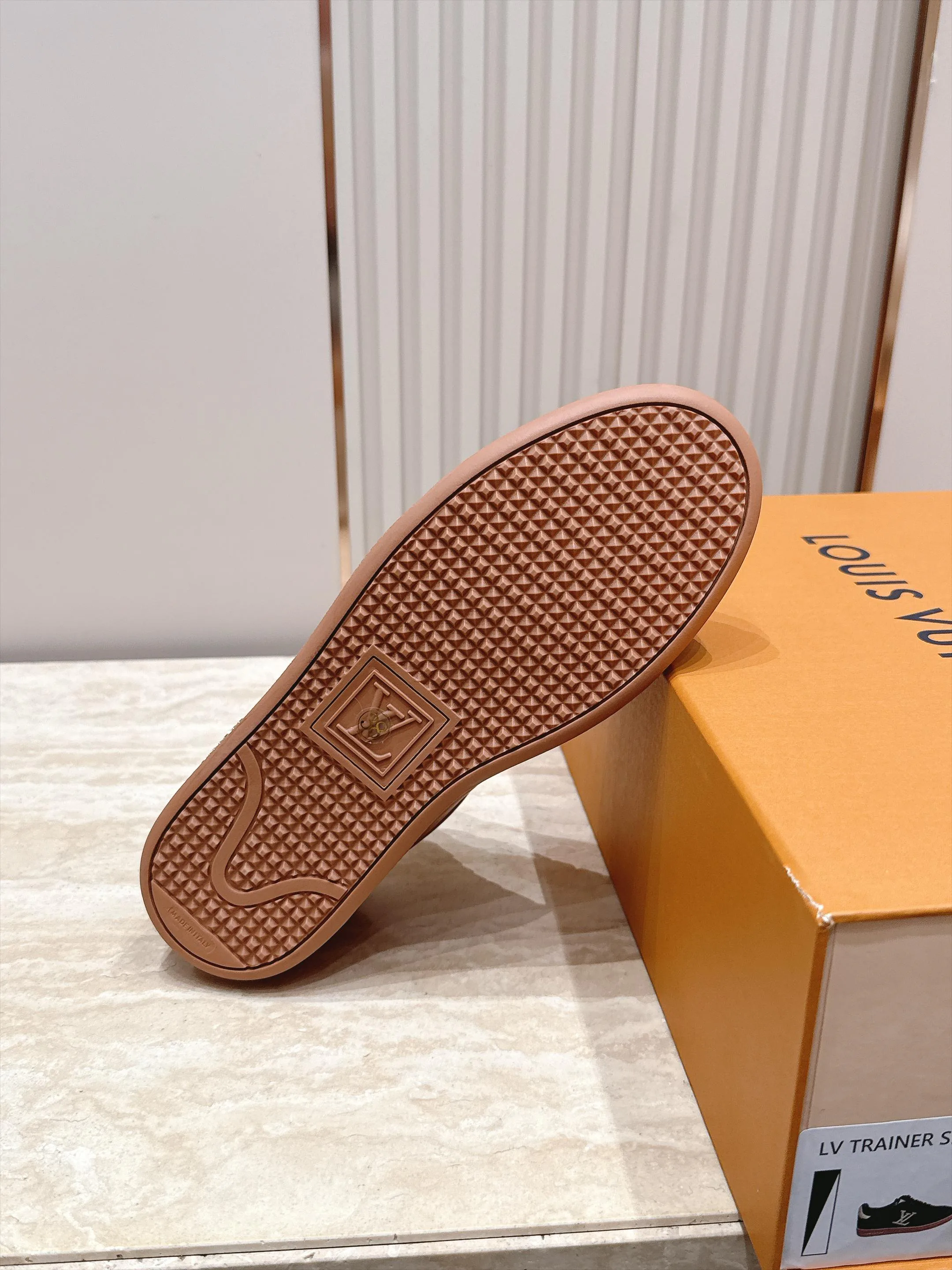 Кроссовки Женские Louis Vuitton 18492489