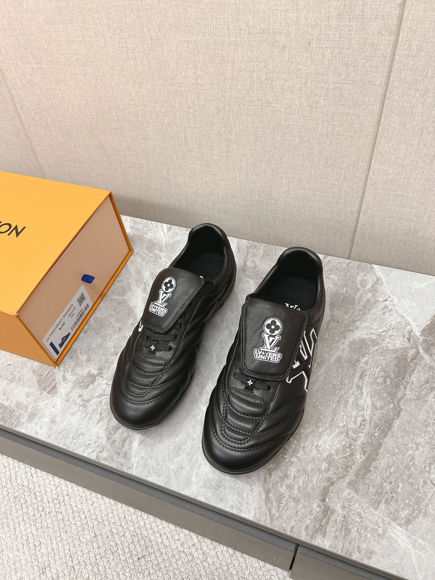 Кроссовки Женские Louis Vuitton 22142