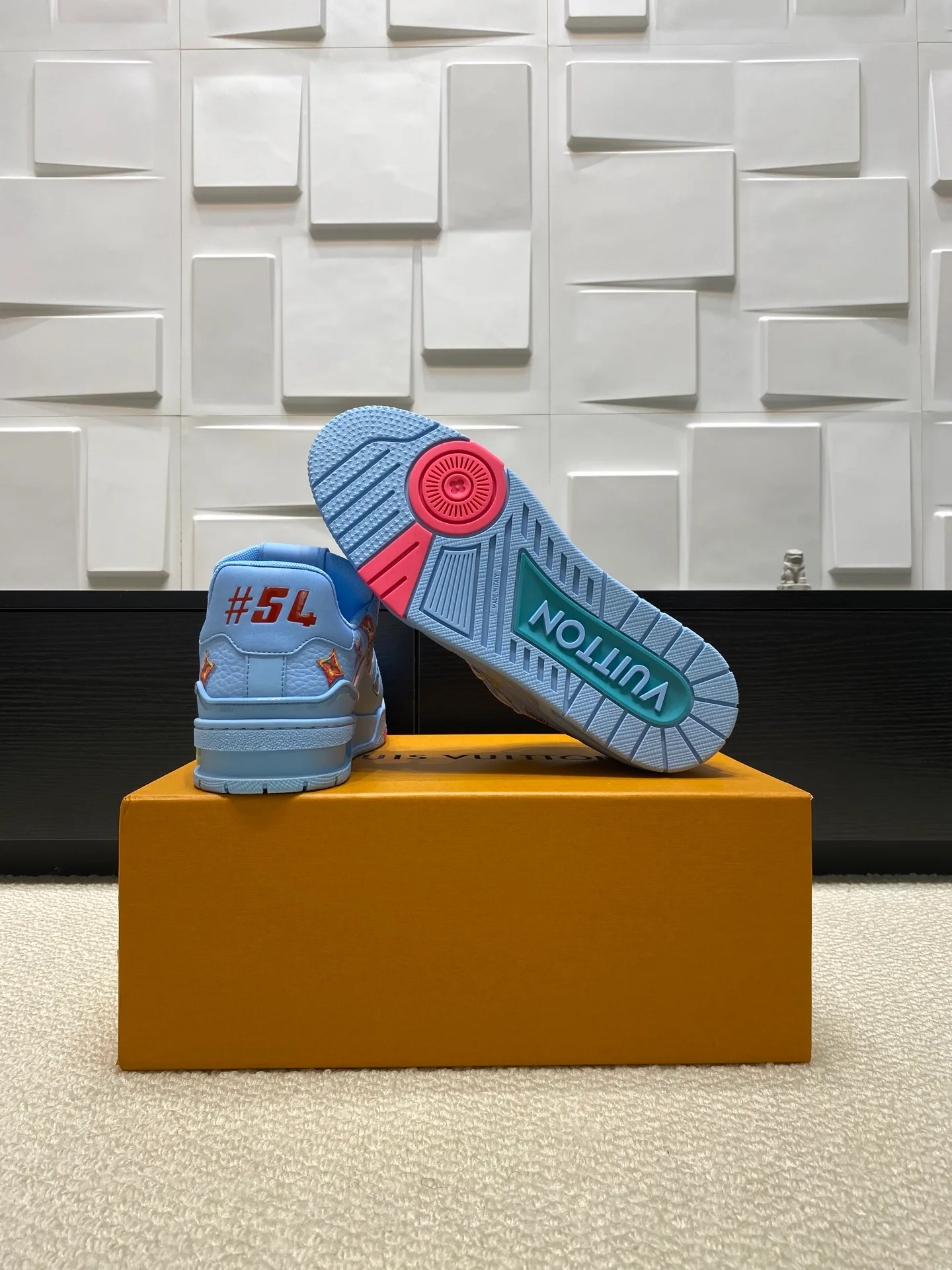 Кроссовки Женские Louis Vuitton 1132319