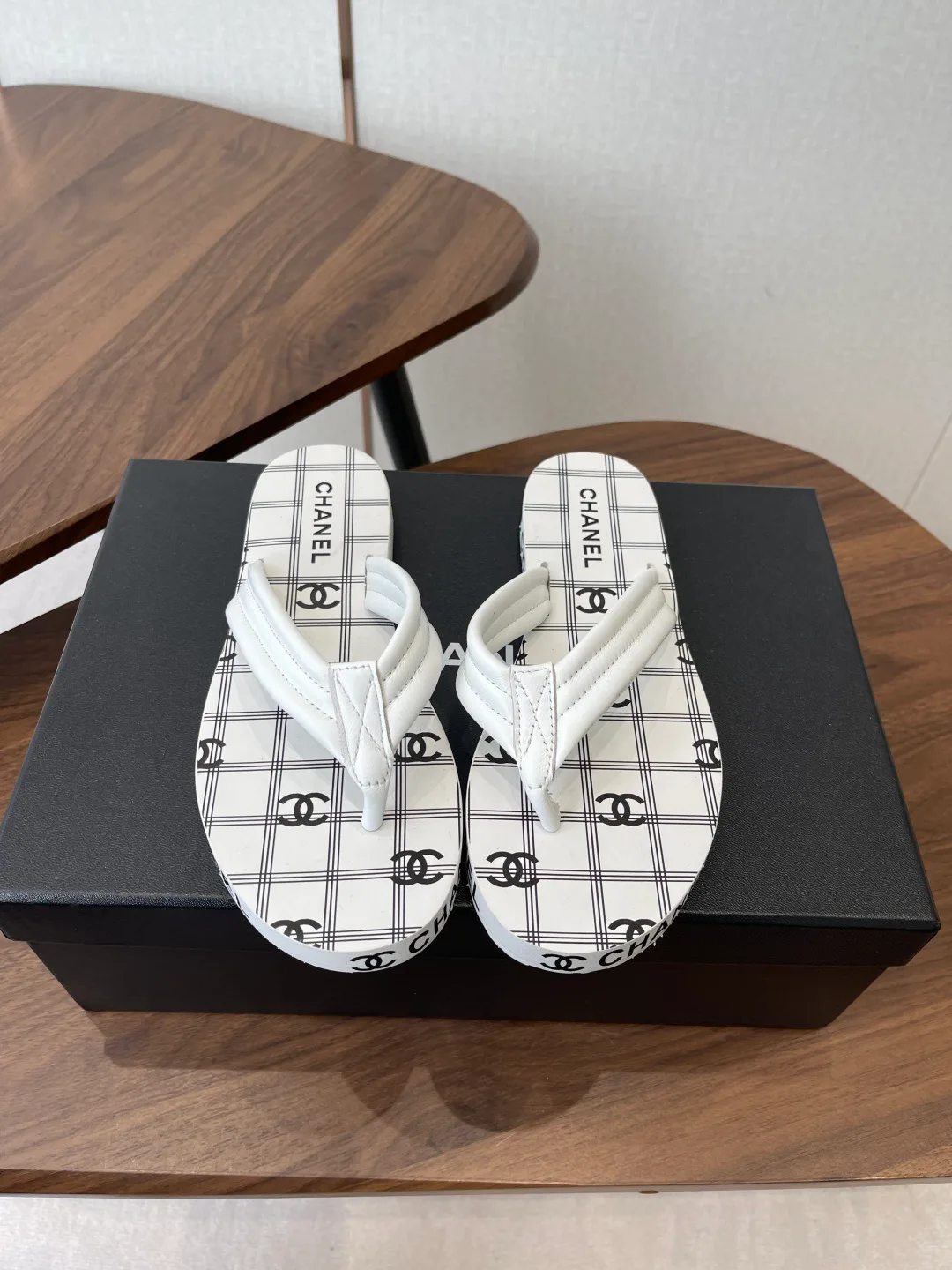 Шлепанцы Женские Chanel 11498249