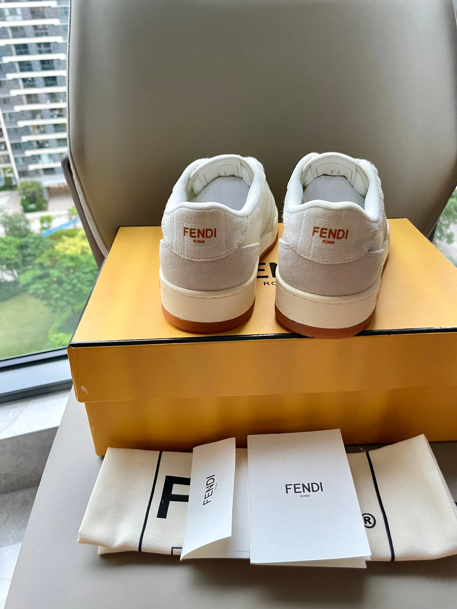 Кроссовки Женские Fendi 10822607