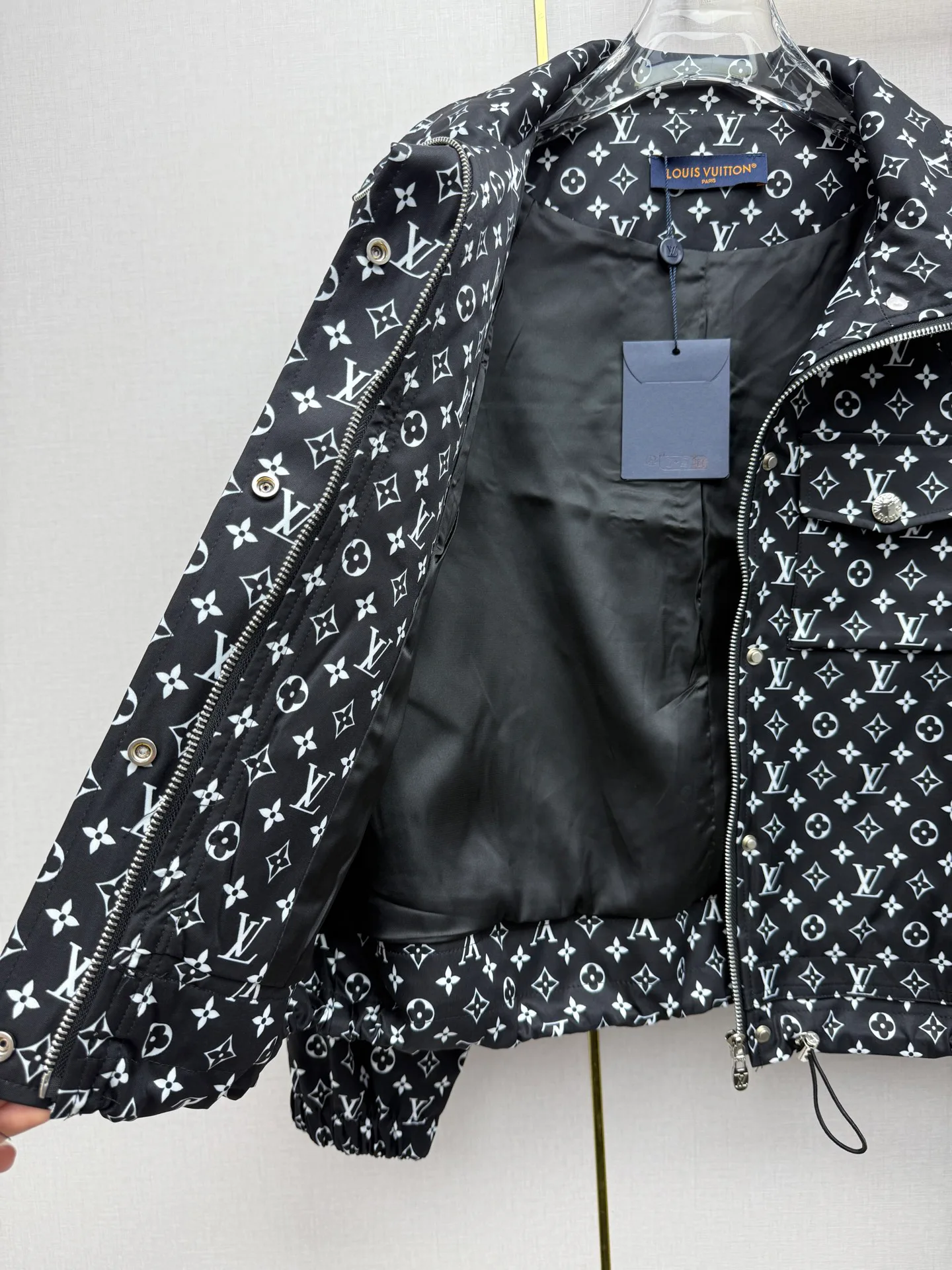 Куртки И Пуховики Женские Louis Vuitton 17953152