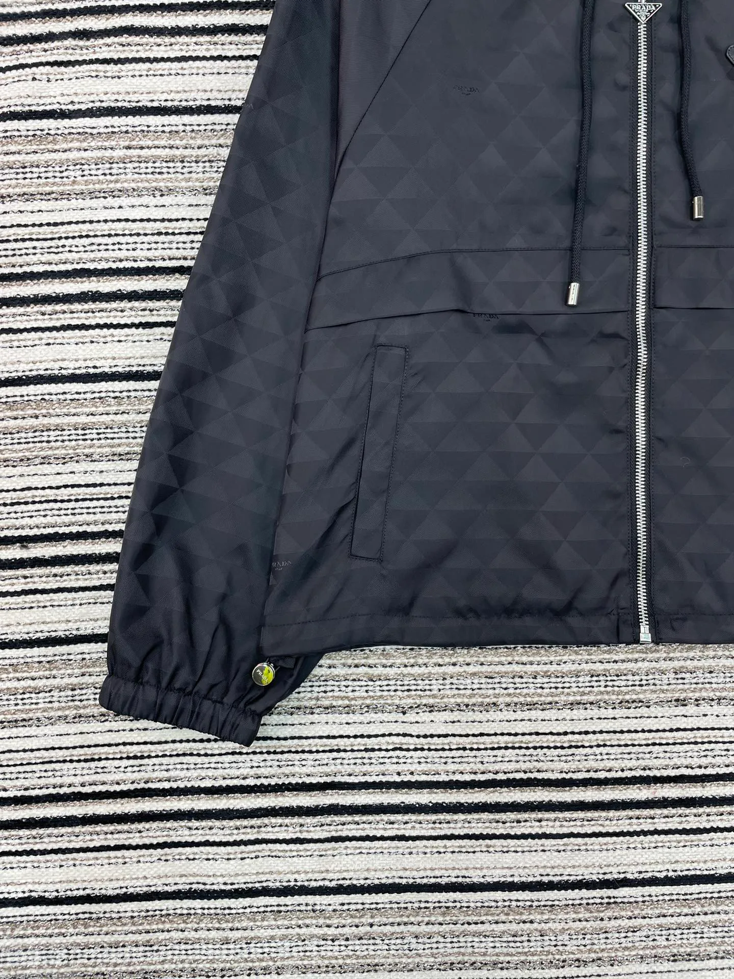 Куртки И Пуховики Женские Prada 9913939