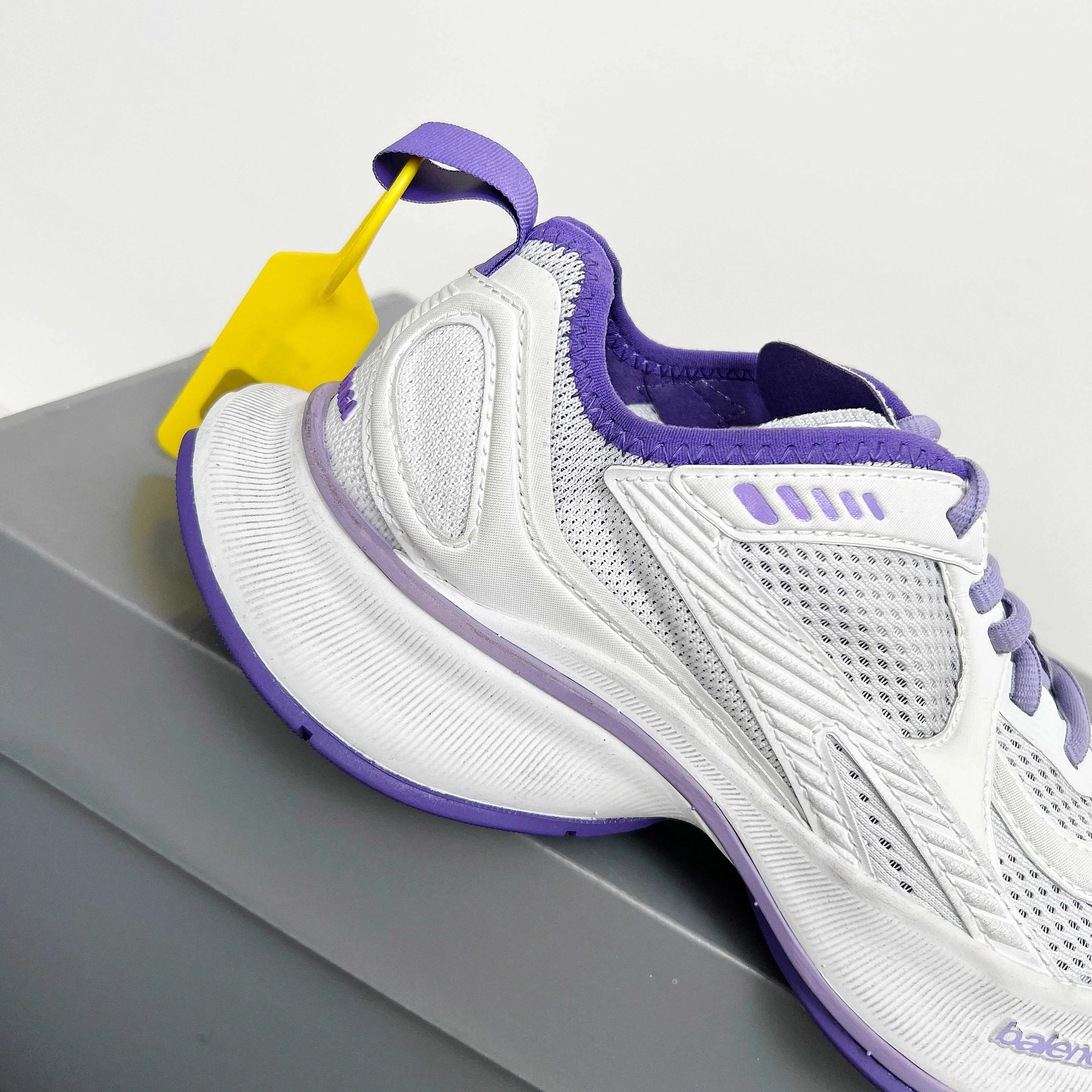 Кроссовки Женские Balenciaga 6428110