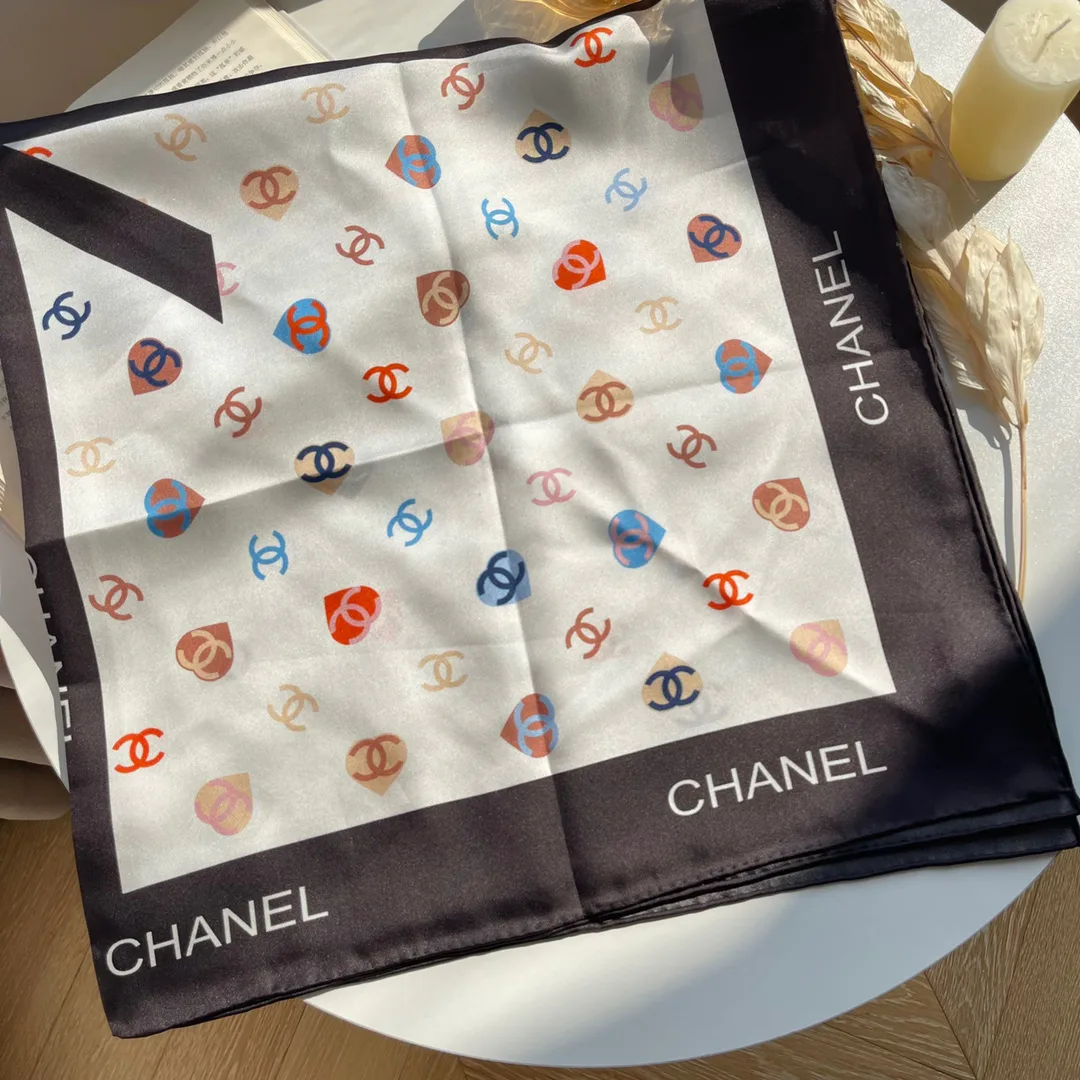 Платки Chanel 13351570