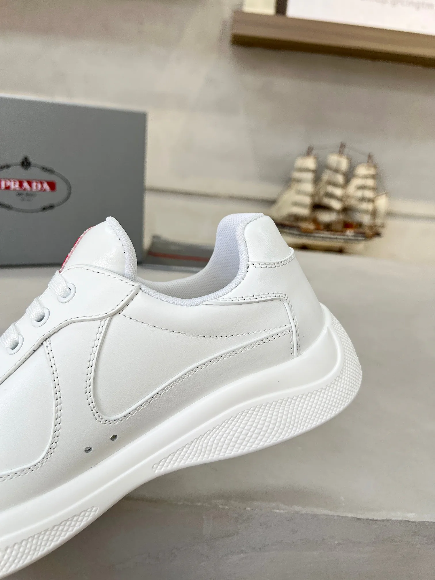 Кроссовки Женские Prada 17704052