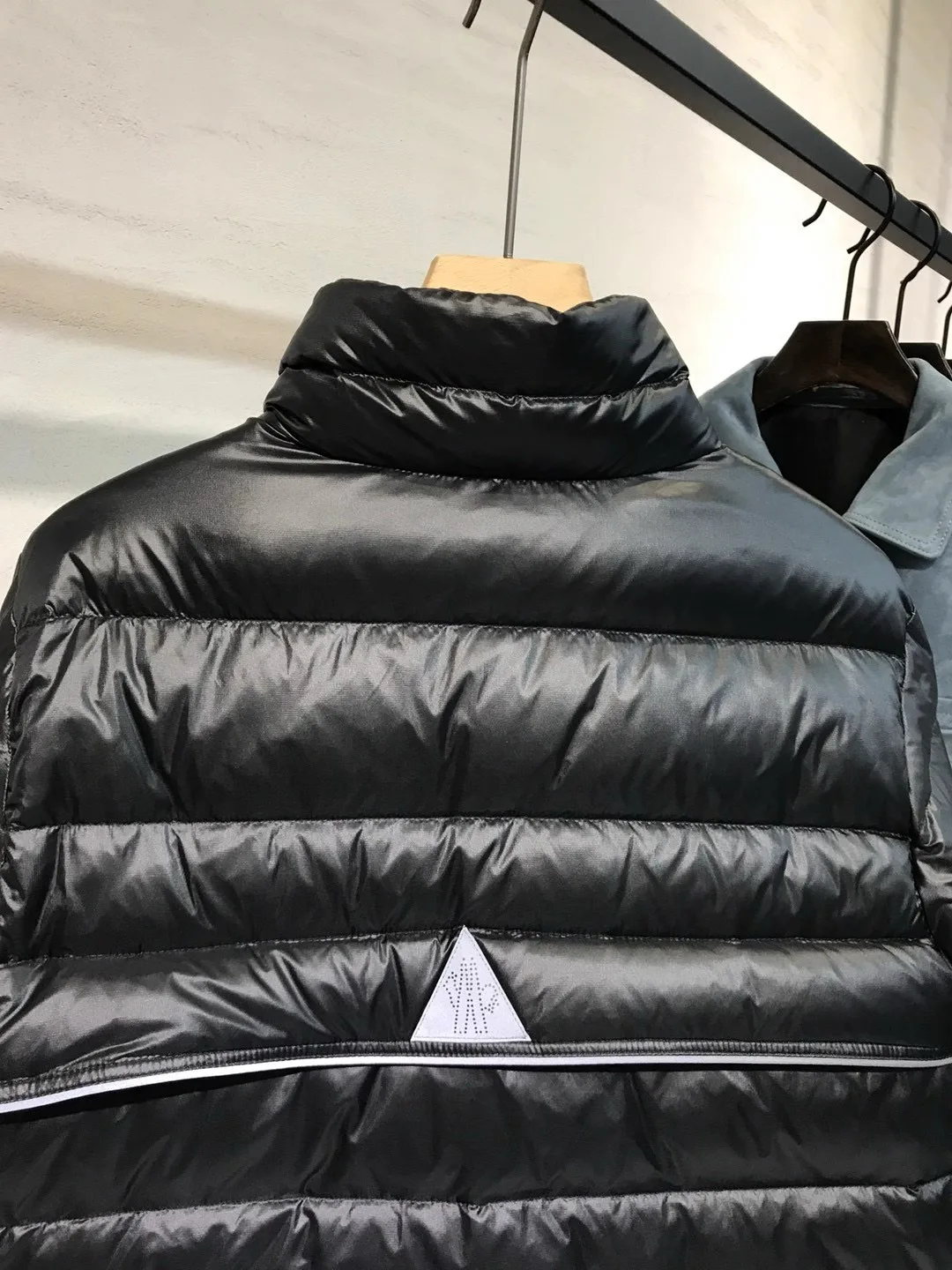 Куртки И Пуховики Мужские Moncler 437570