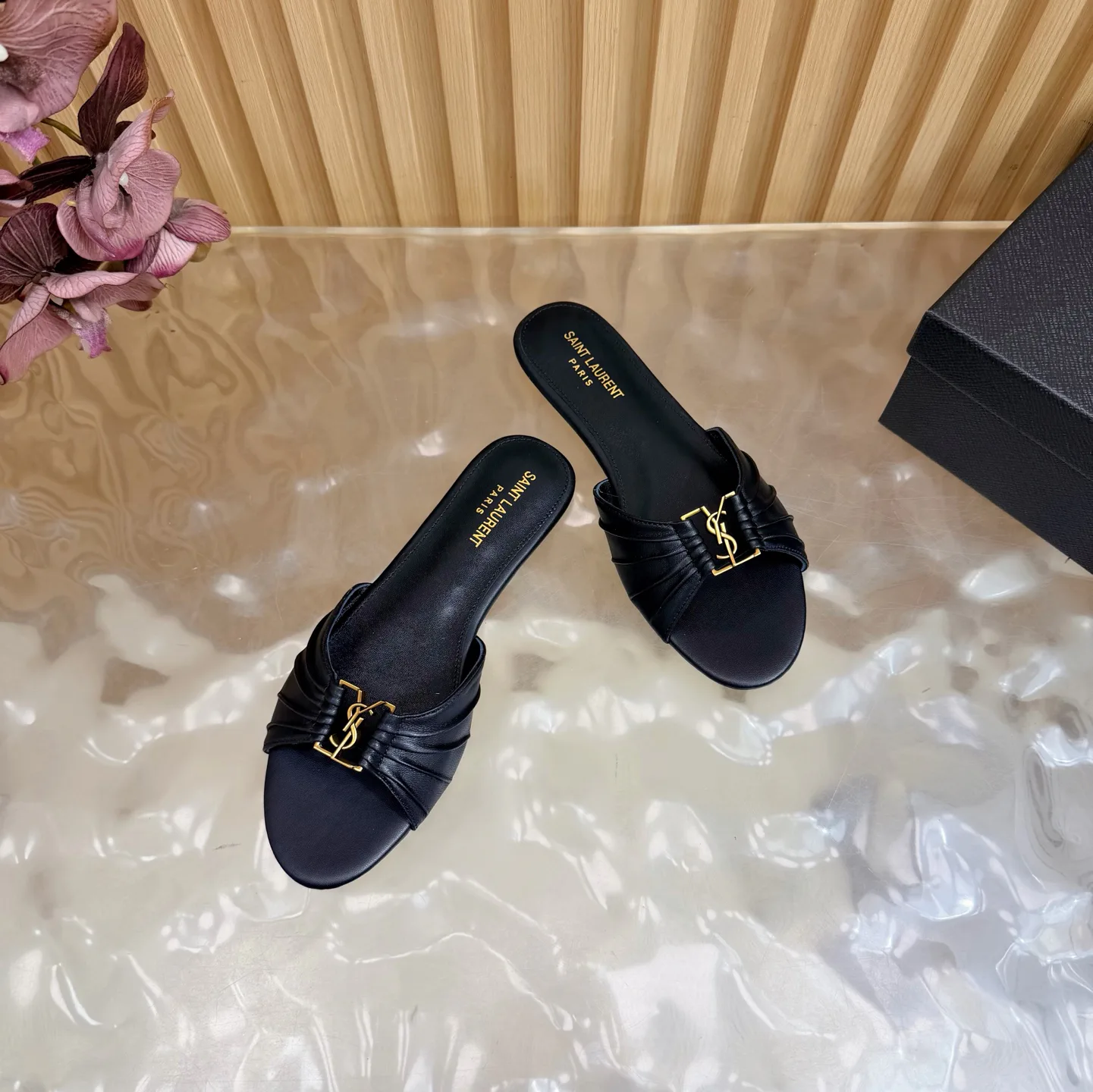 Шлепанцы Женские Saint Laurent 12684262