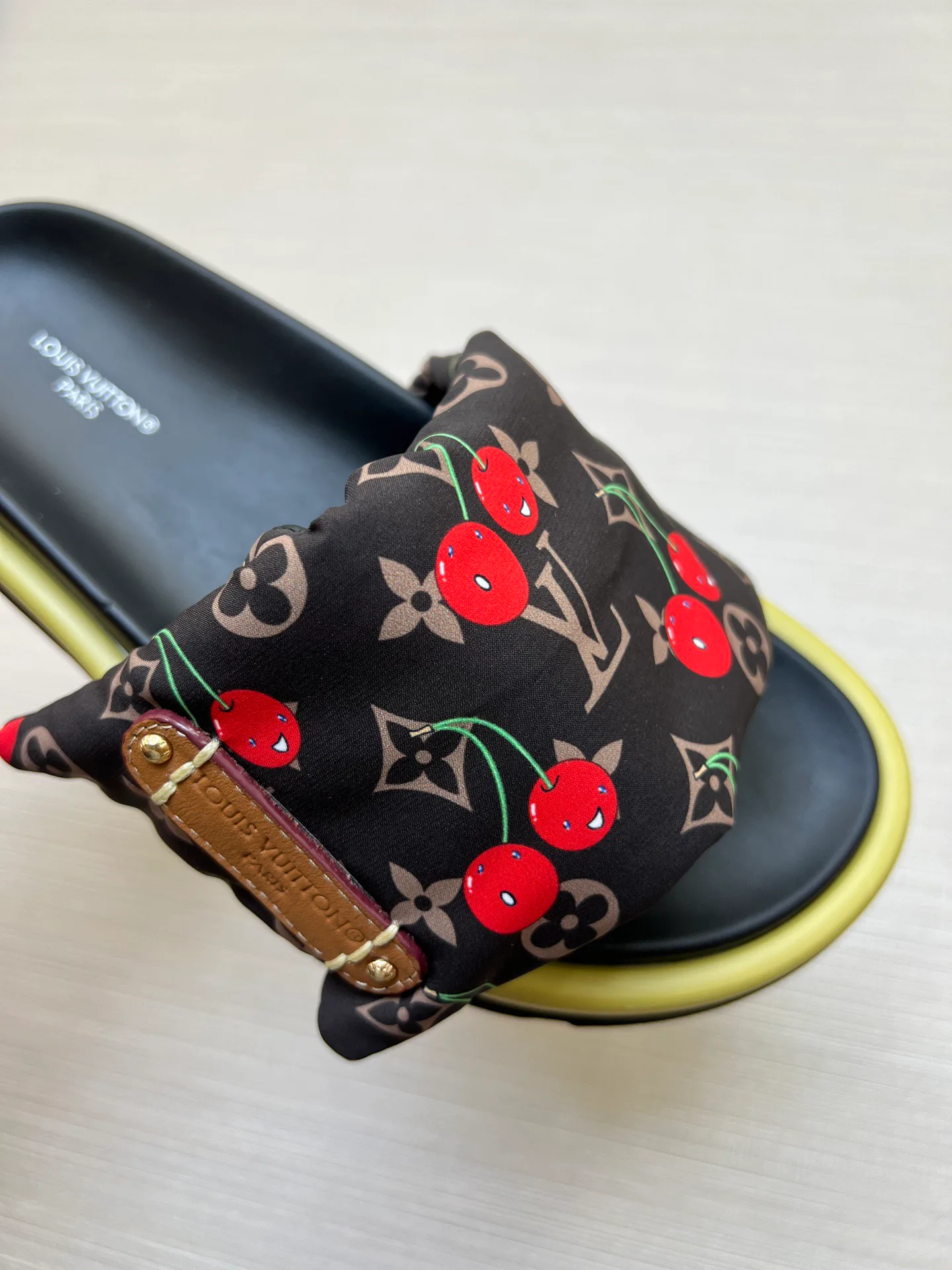 Шлепанцы Женские Louis Vuitton 9801563