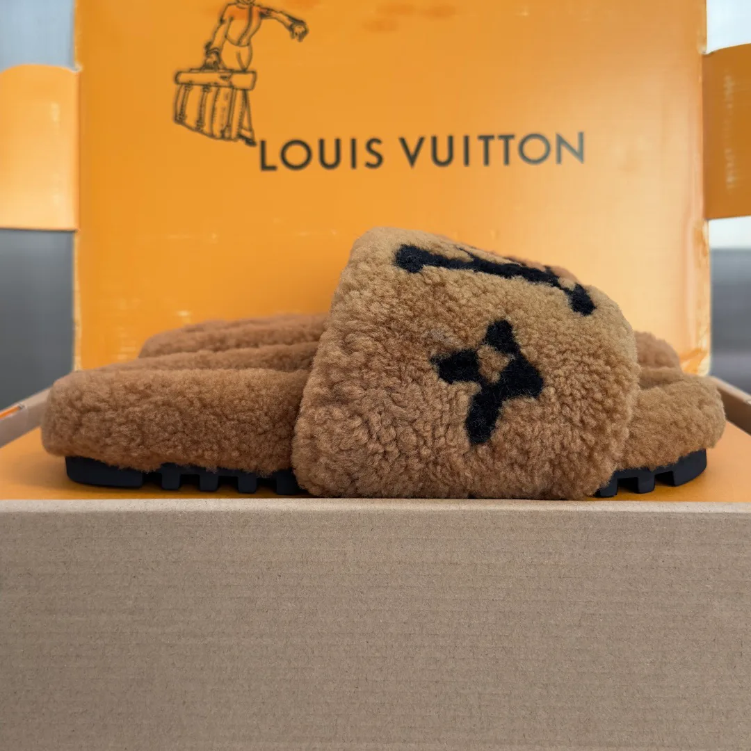 Тапочки Женские Louis Vuitton 18741704