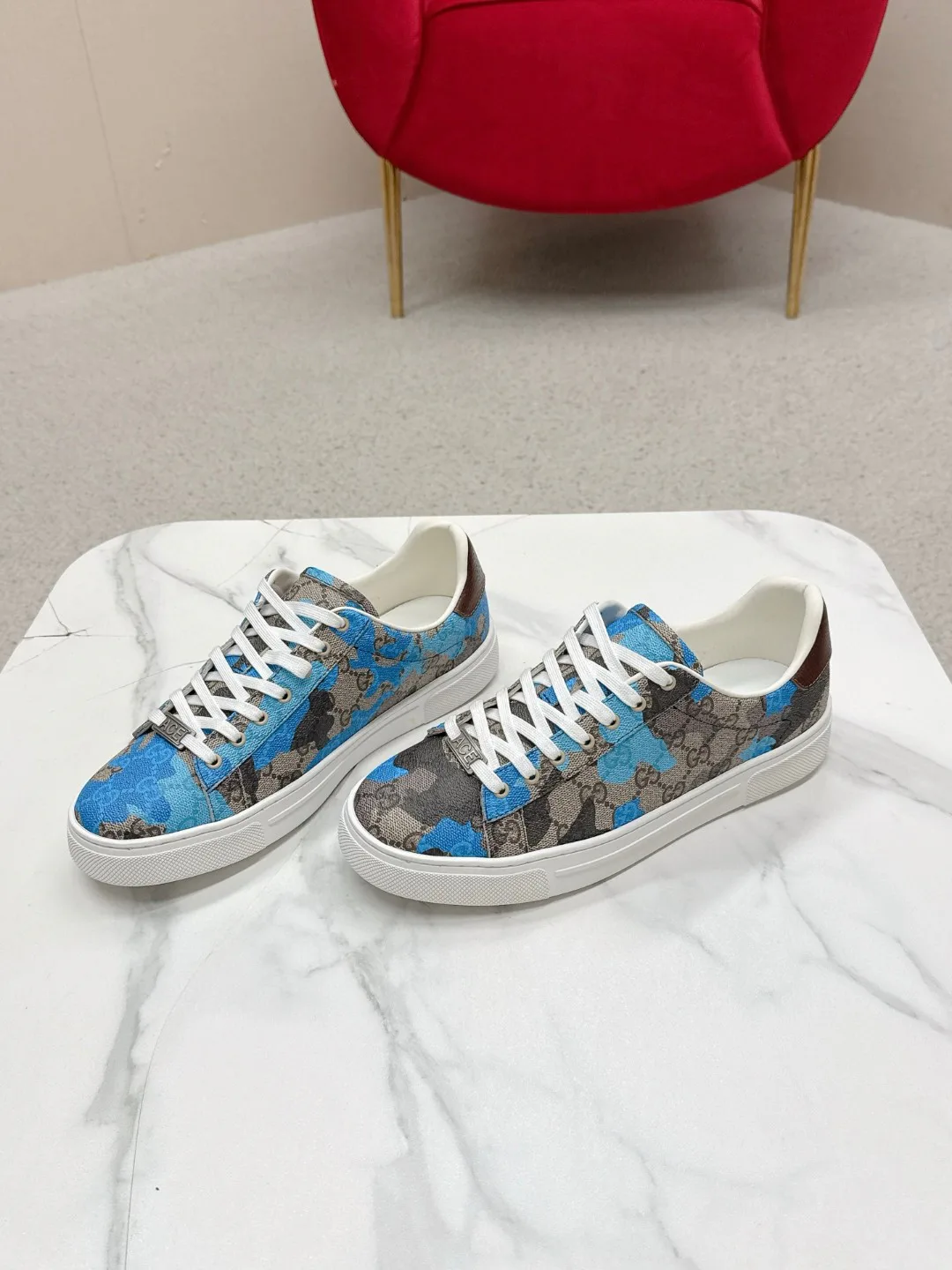 Кроссовки Женские Gucci 17620478