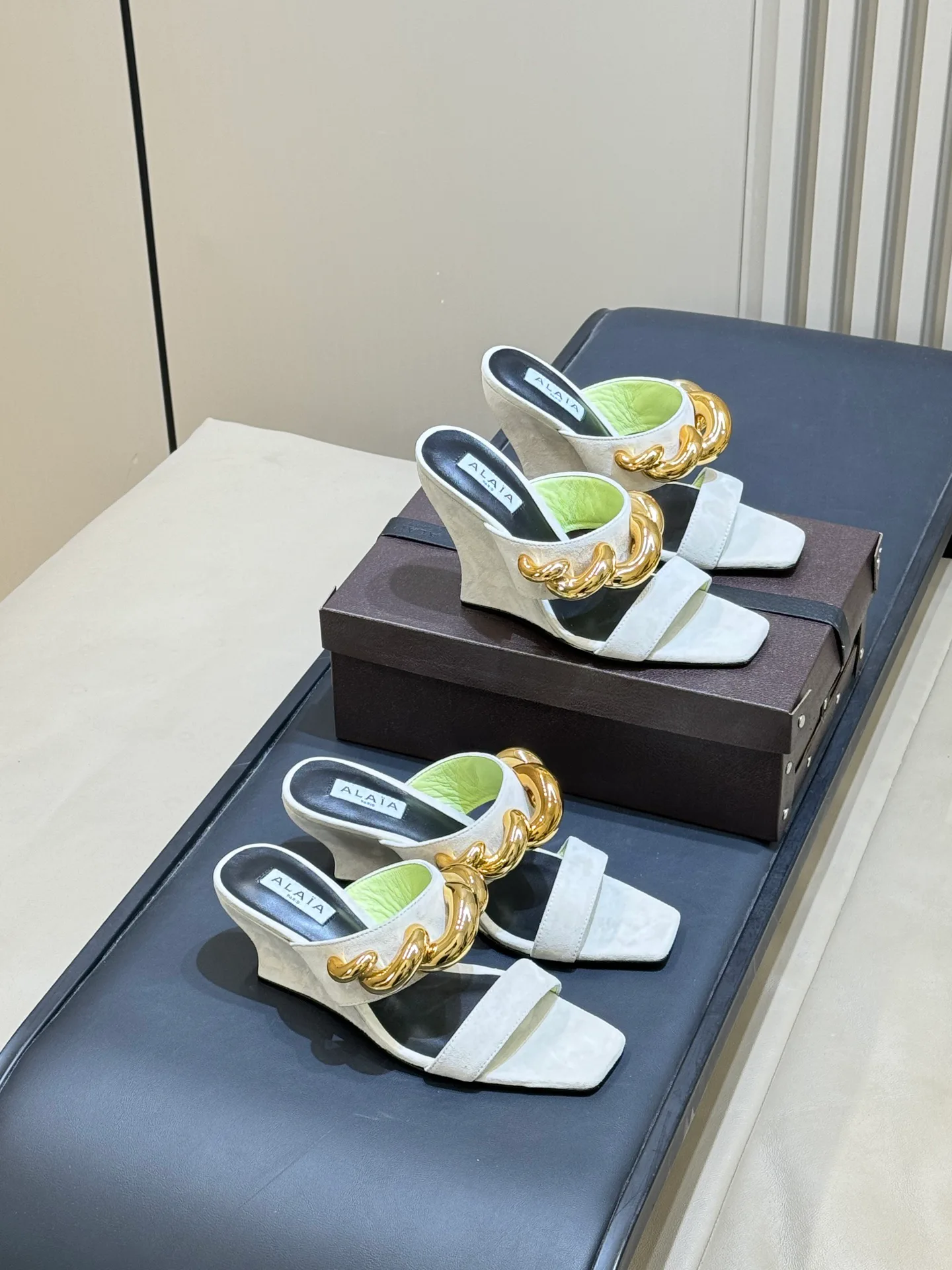 Босоножки Женские Alaia 10236219