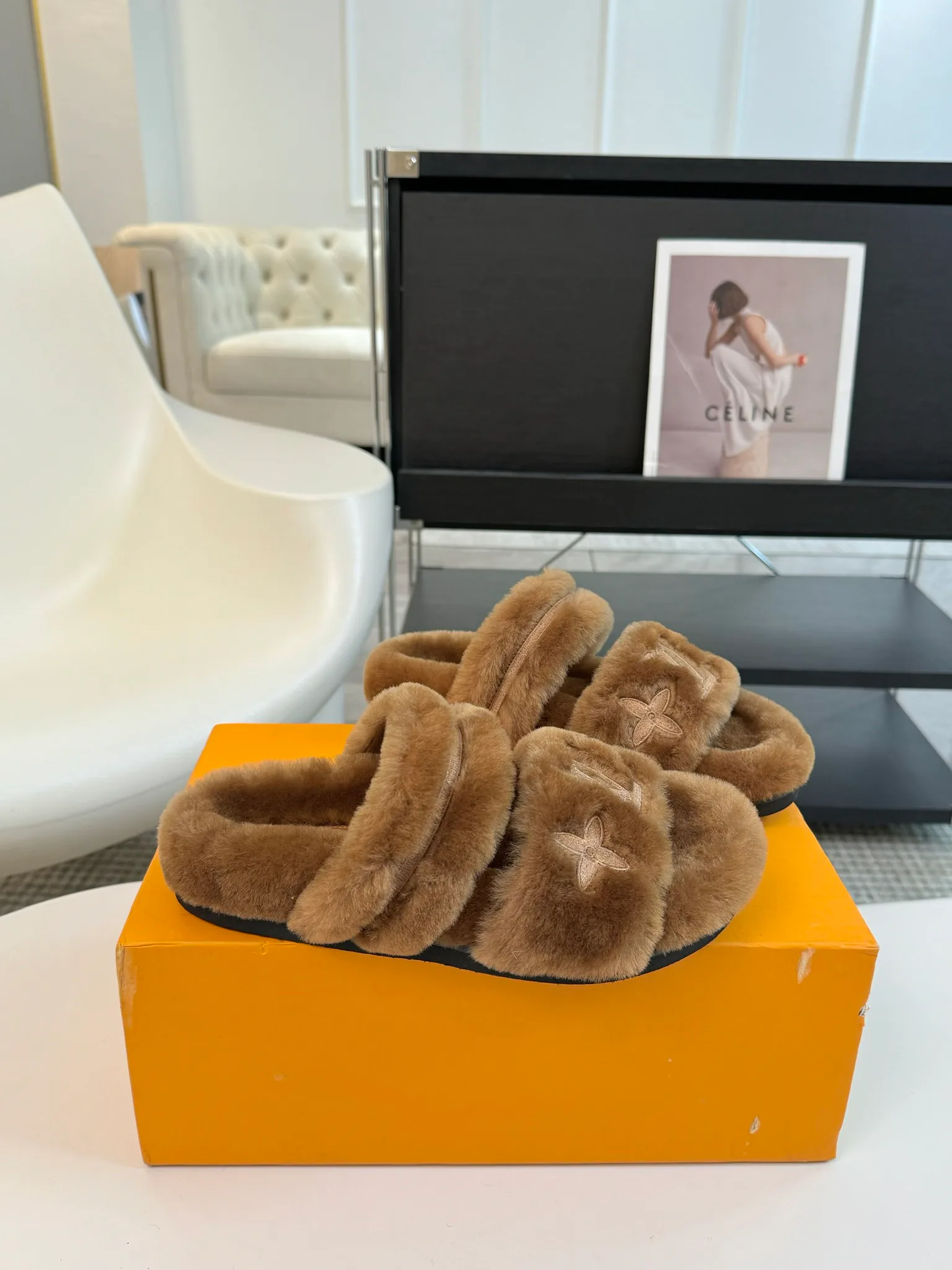Тапочки Женские Louis Vuitton 18209228