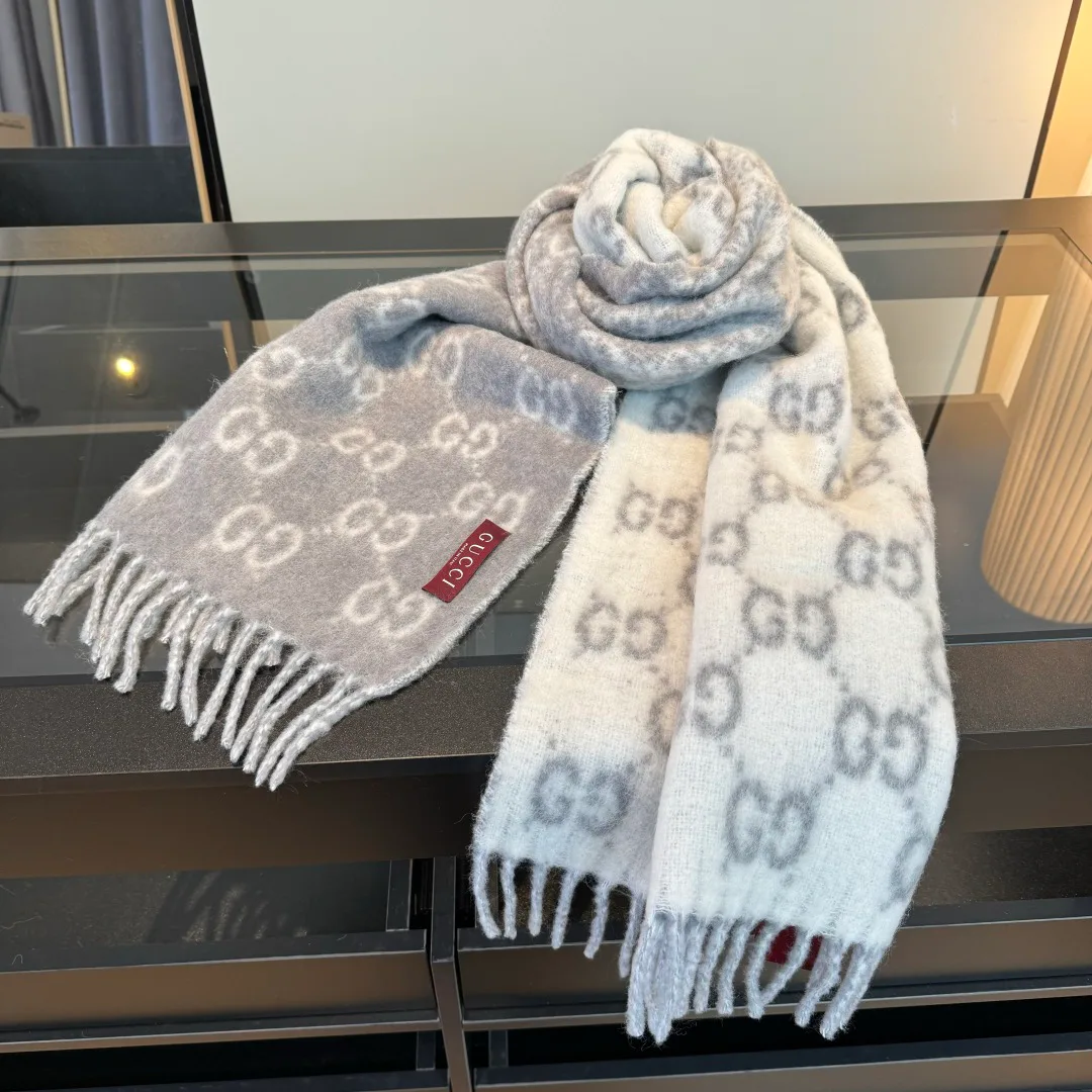 Шарфы Gucci 17906917