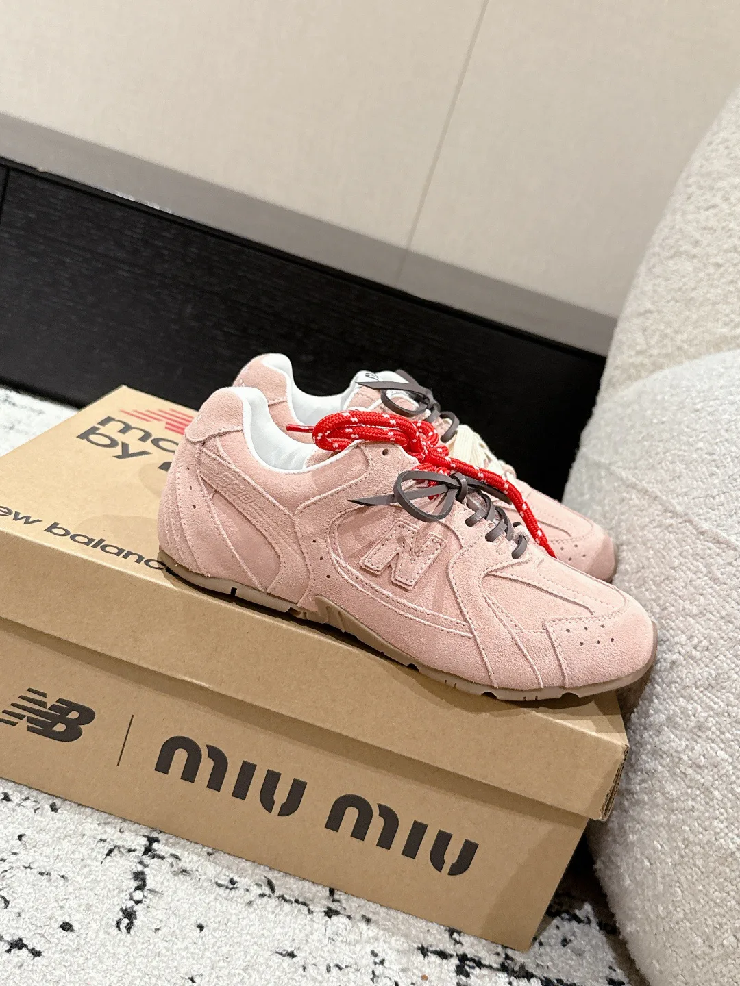 Кроссовки Женские Miu Miu 18409630