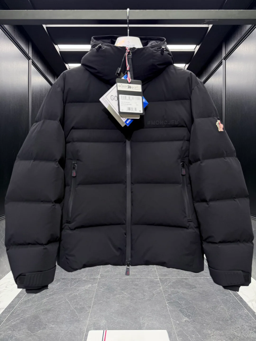Куртки И Пуховики Мужские Moncler 135374