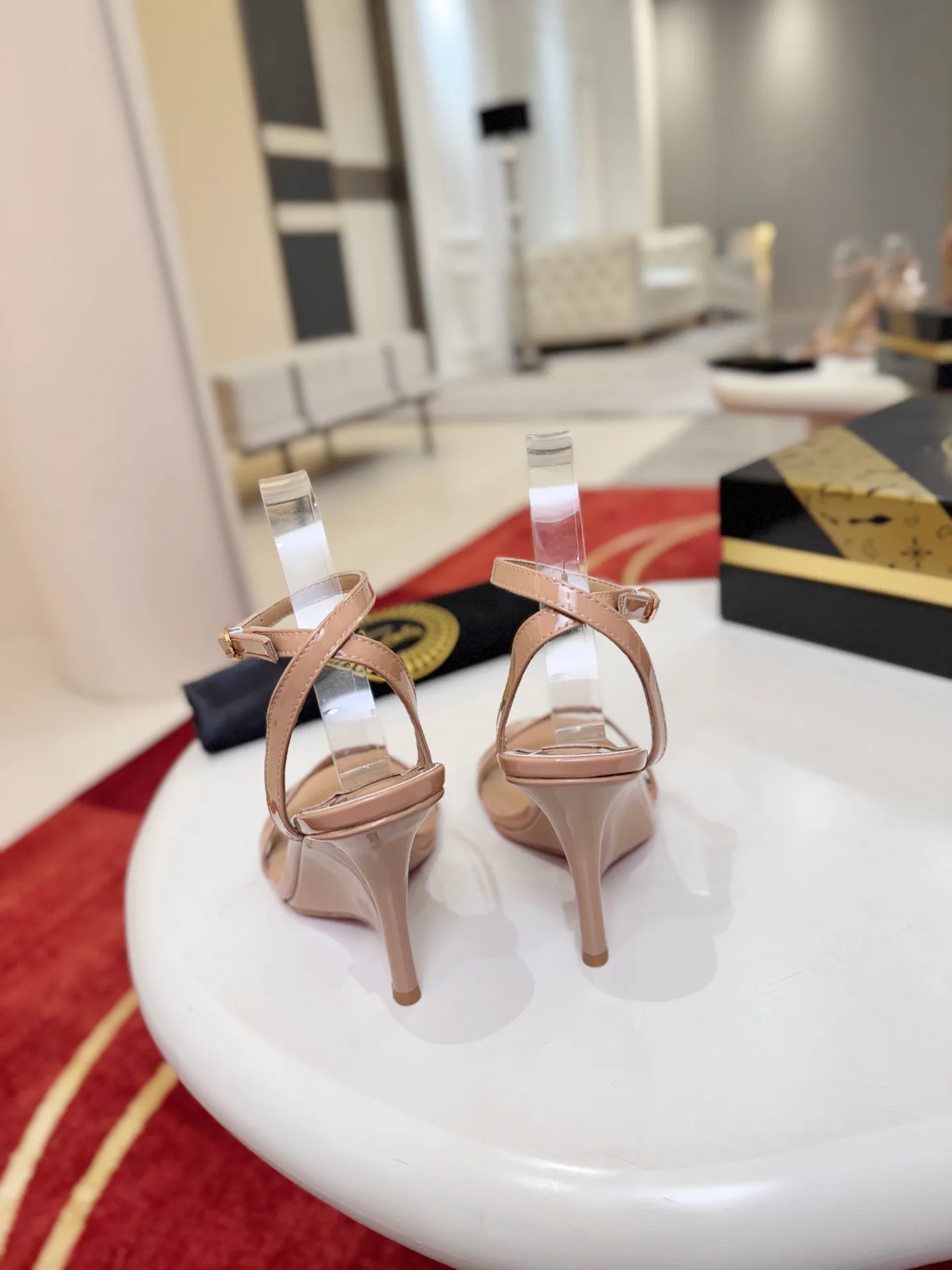 Босоножки Женские Christian Louboutin 18821461