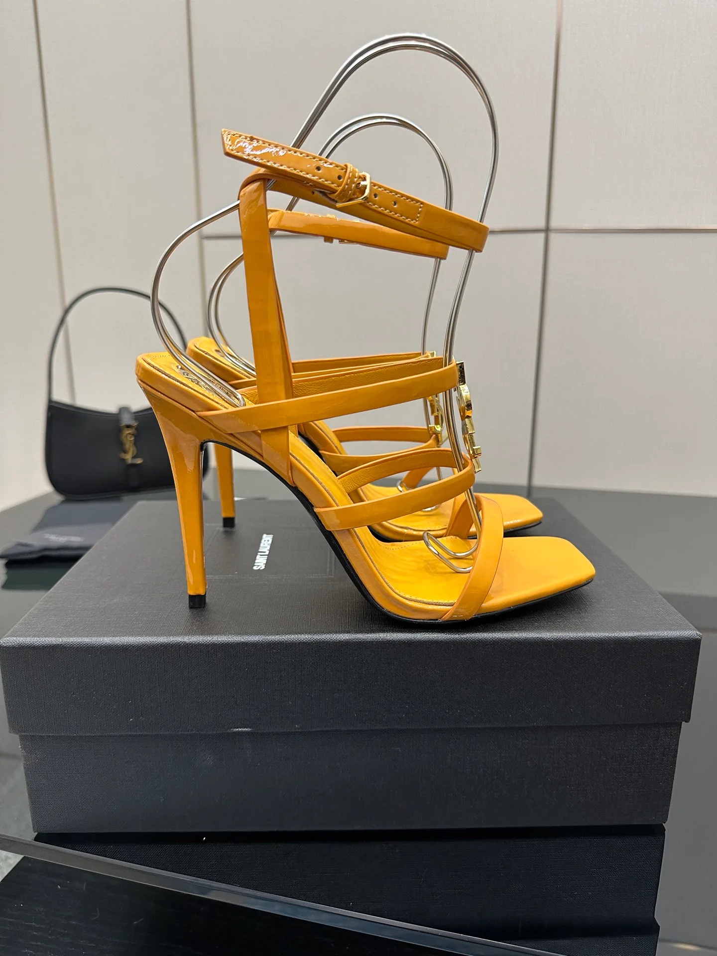Босоножки Женские Saint Laurent 13164407