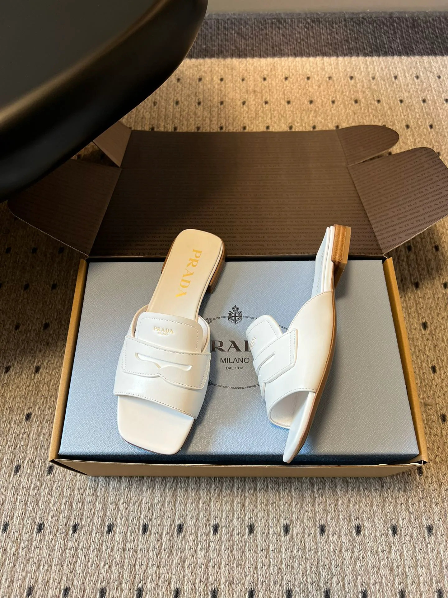 Шлепанцы Женские Prada 11754997