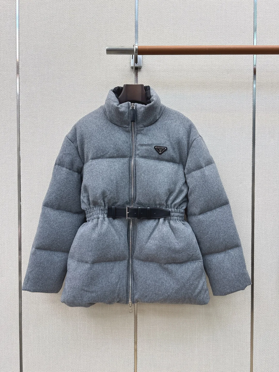 Куртки И Пуховики Женские Prada 18629386