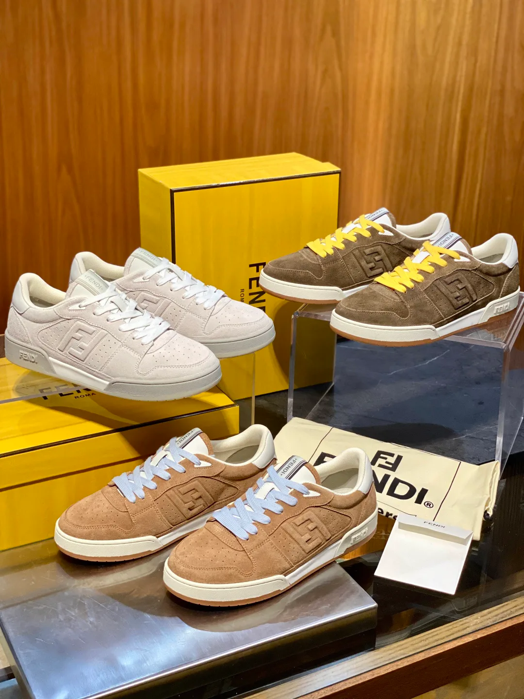 Кроссовки Женские Fendi 17844292