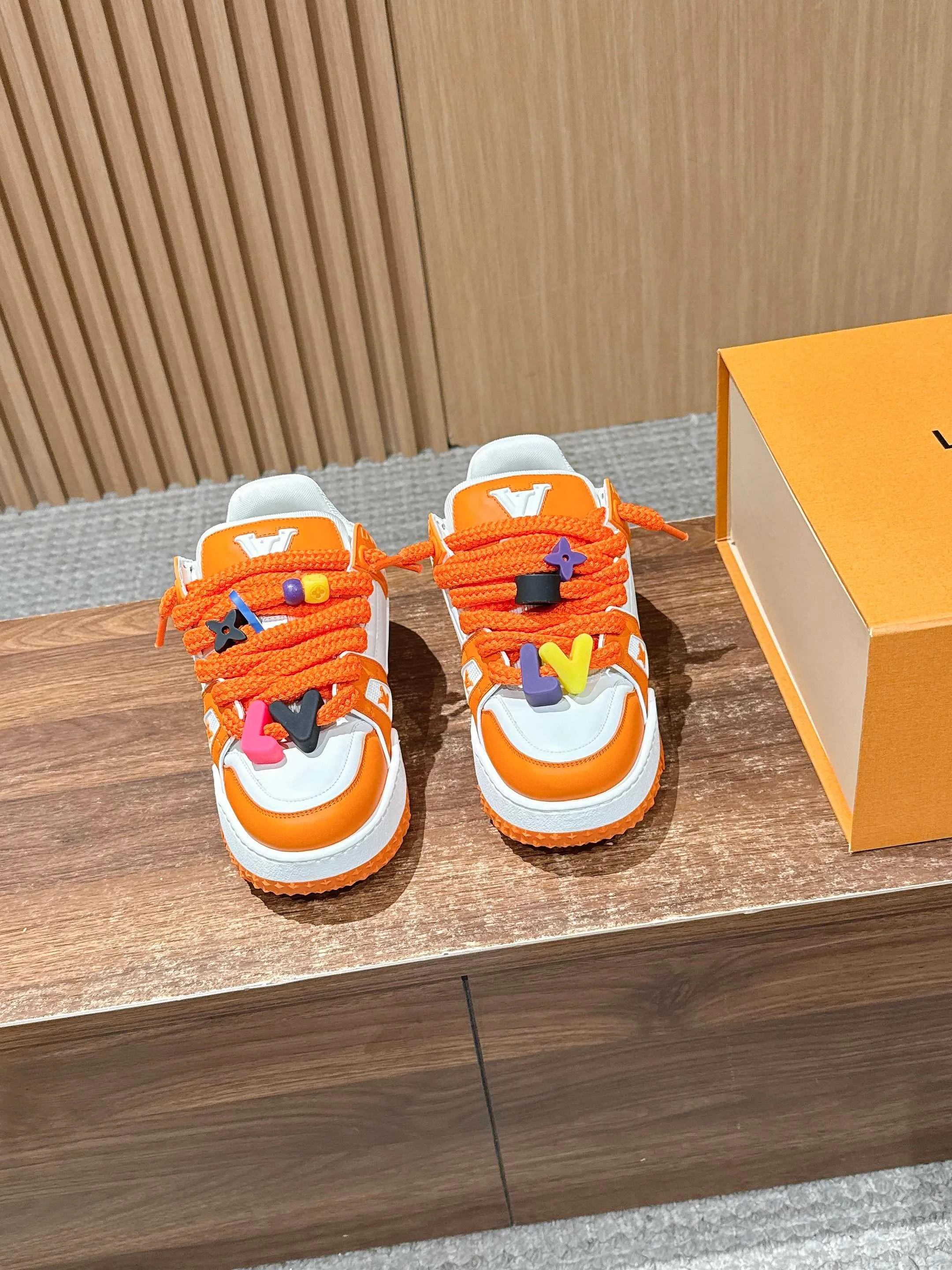 Кроссовки Женские Louis Vuitton 4269598