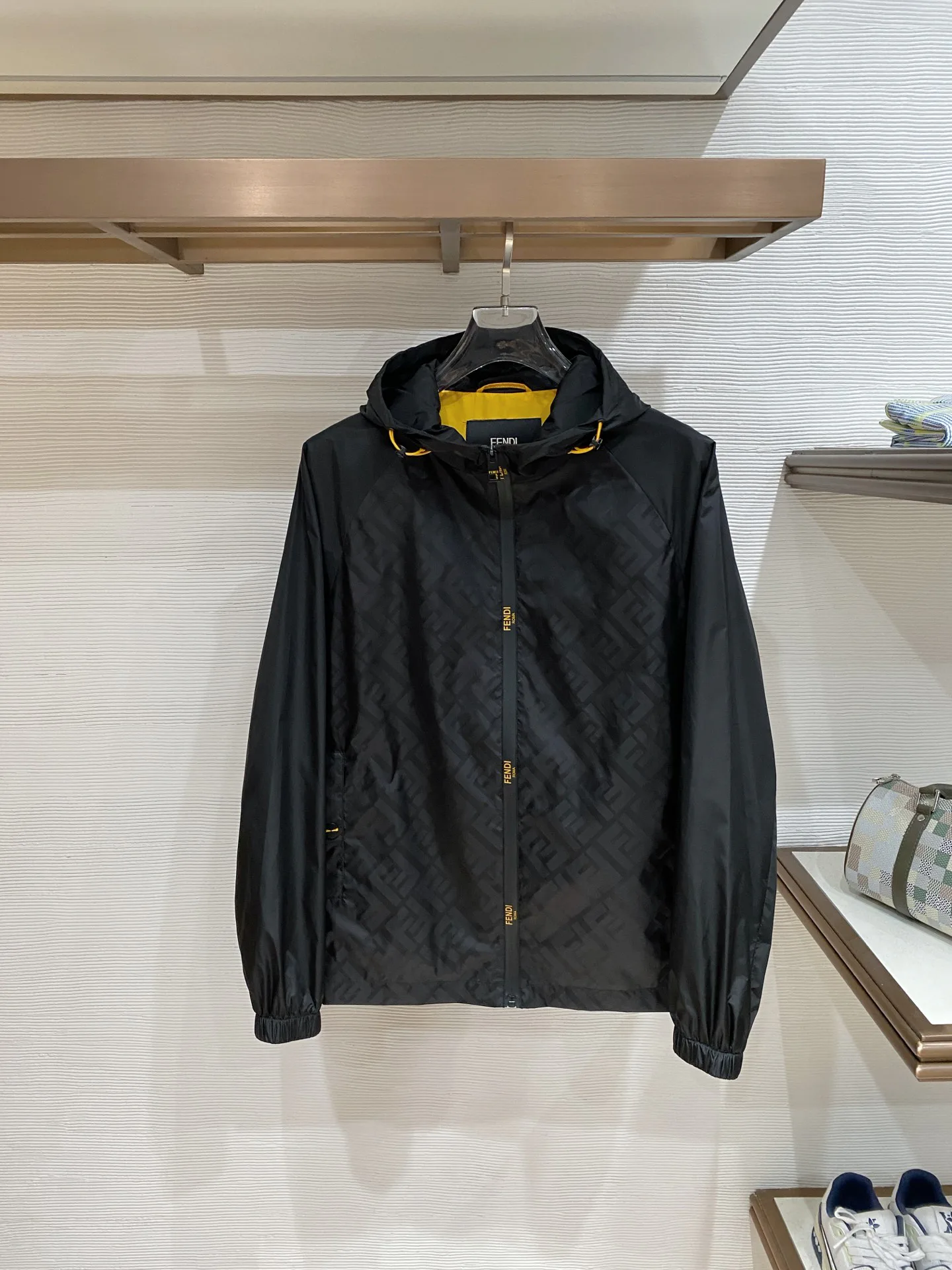 Куртки И Пуховики Мужские Fendi 10815803